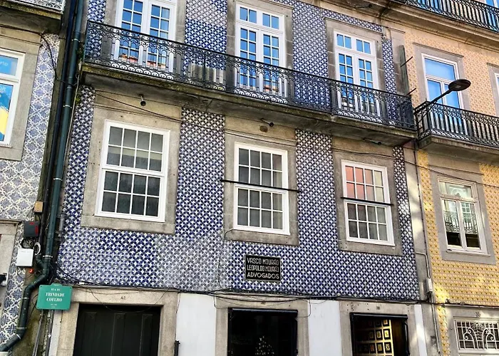 Historic Apartment At Cardosas With Balcony