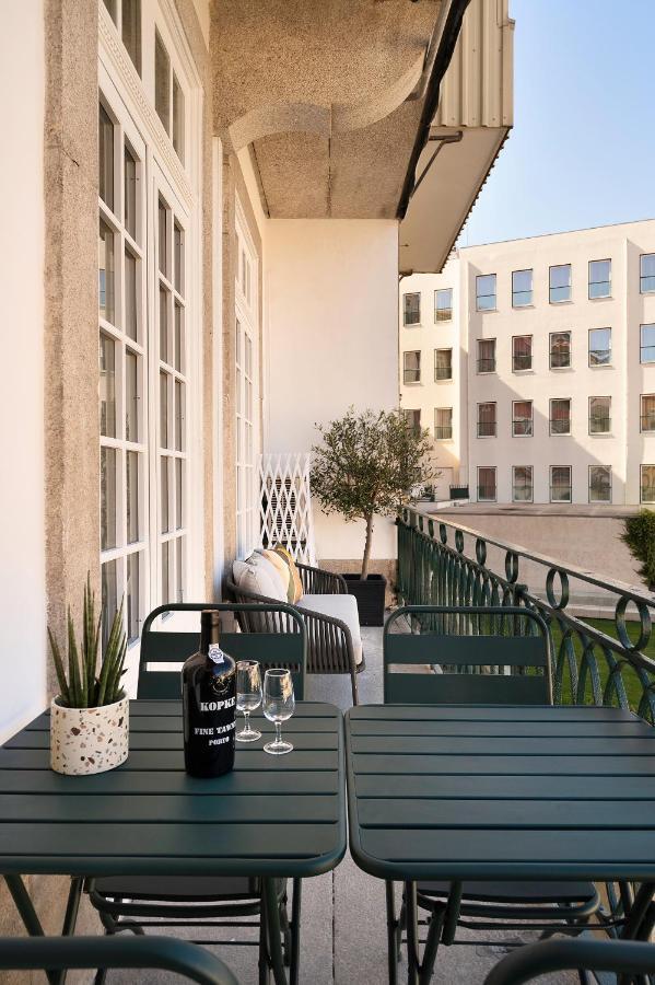 Apartment Historic At Cardosas With Balcony Porto